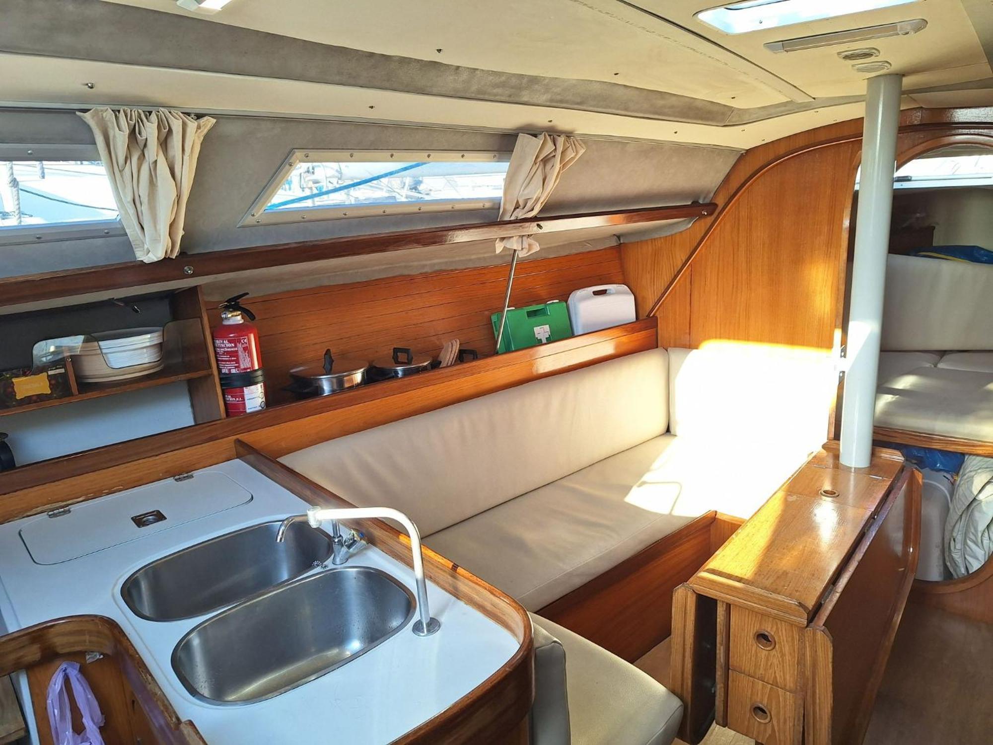 شقة Be Local - Sleep Aboard The Santa Maria Sailing Boat In Lisboa المظهر الخارجي الصورة