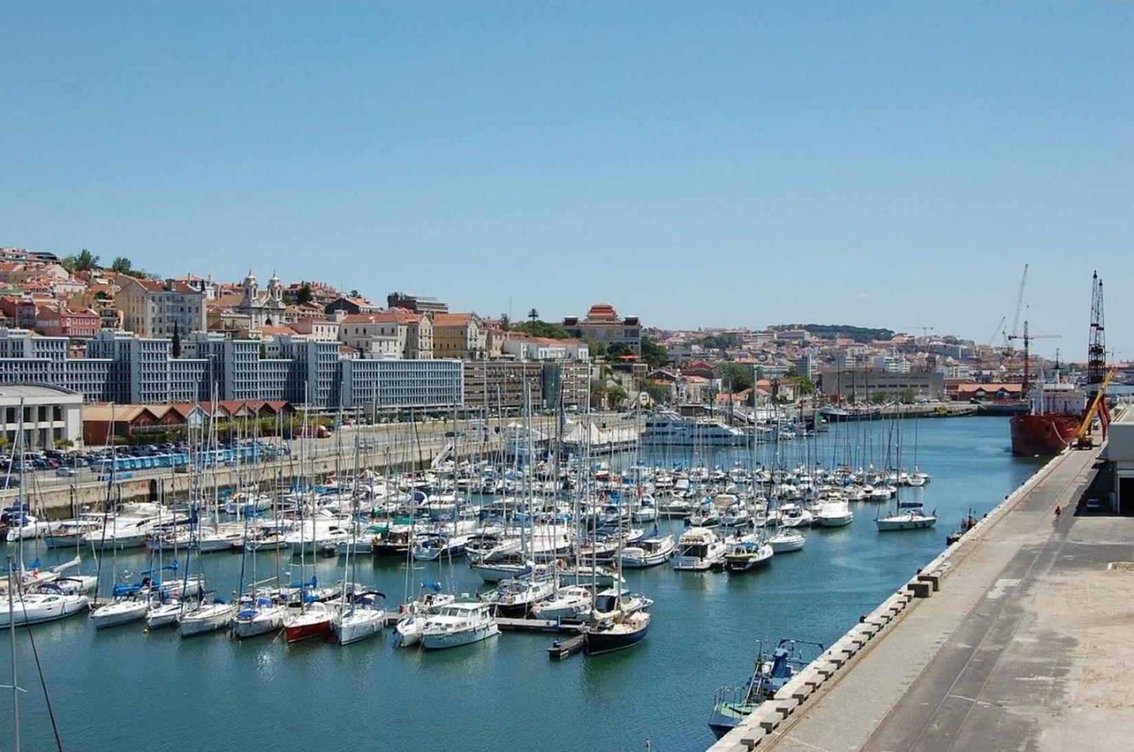شقة Be Local - Sleep Aboard The Santa Maria Sailing Boat In Lisboa المظهر الخارجي الصورة